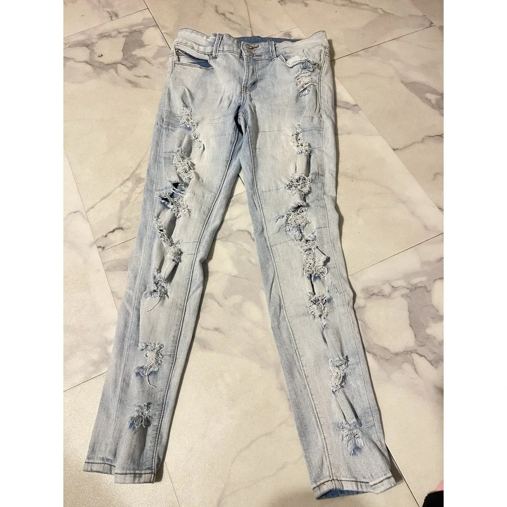 Almost Famous Jeans Juniors Size 7 ‎ Ripped Skinny Super Stretch Denim G0148